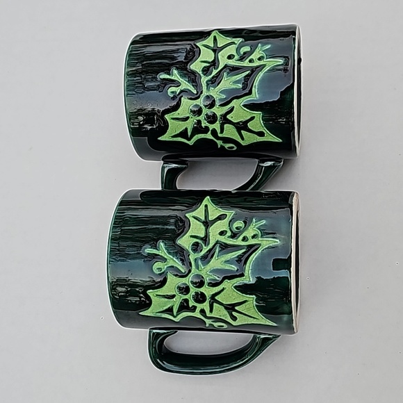 Vintage HTF Green Christmas Holly Berry 4 Piece Mug Set - Picture 7 of 12